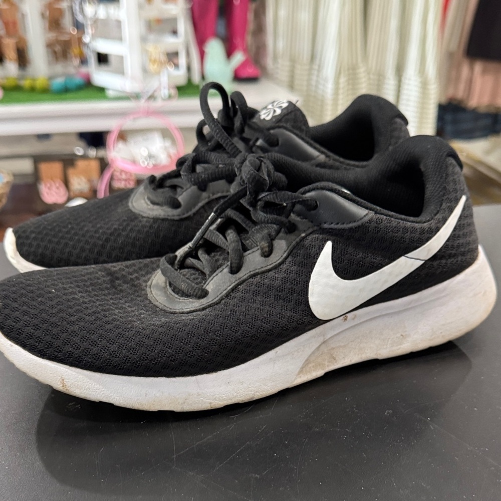 Nike Black & White Casual Running Sneakers